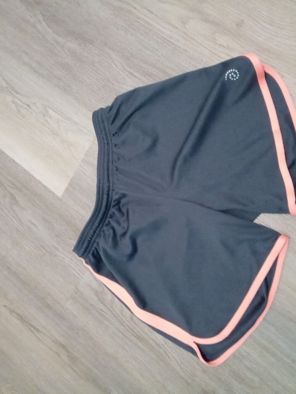 be inspired Sz XS Gray Athletic Performance Activewear Shorts Coral Trim